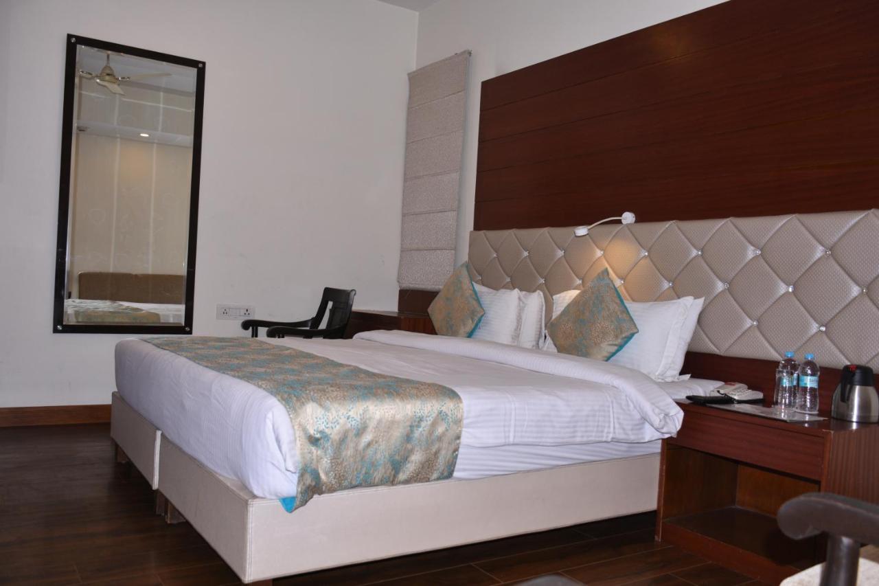 Hotel Meadows Varanasi Exterior foto