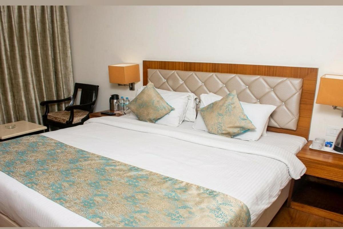 Hotel Meadows Varanasi Exterior foto
