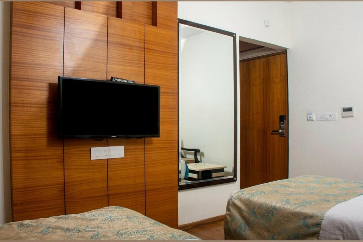Hotel Meadows Varanasi Exterior foto