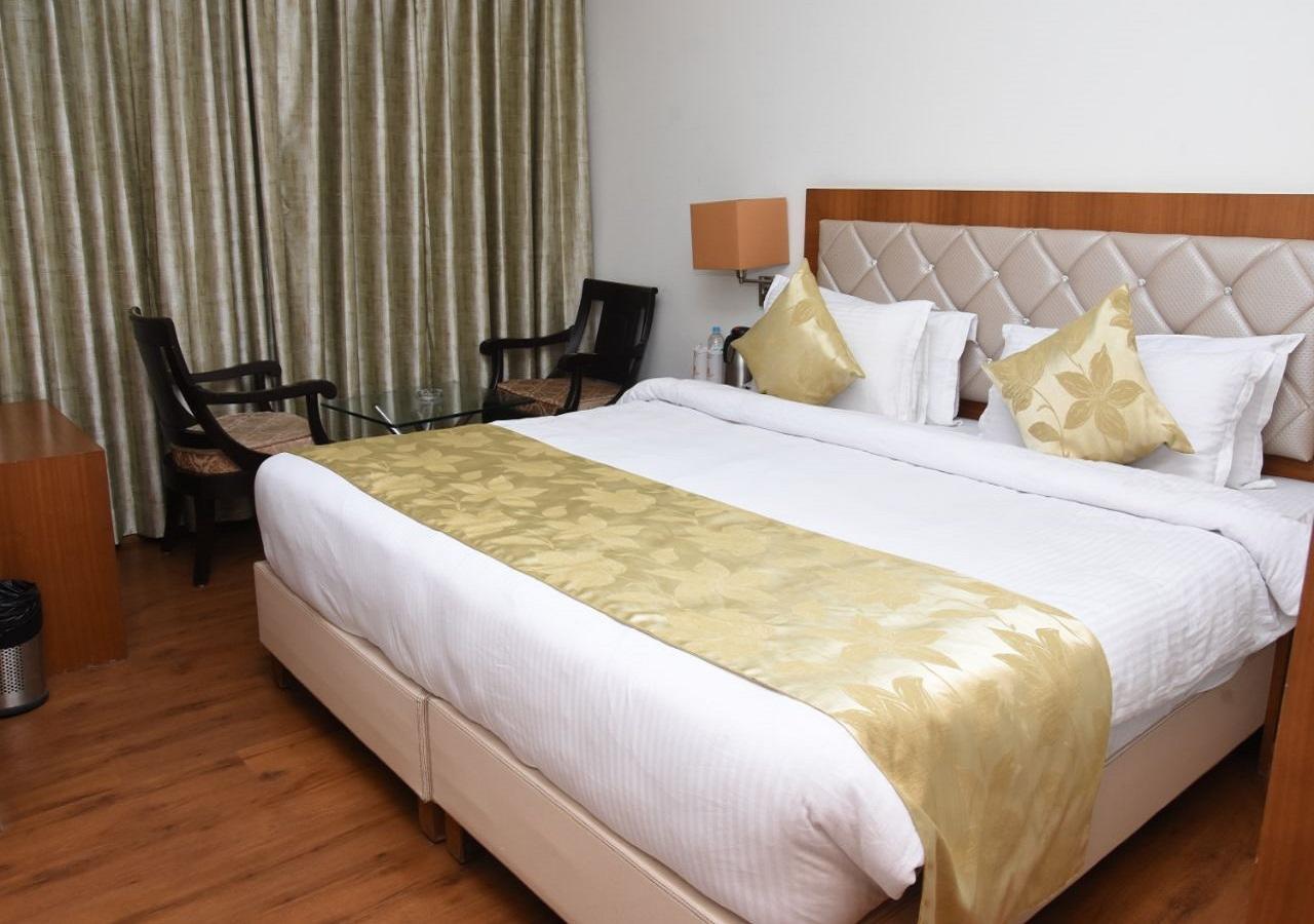 Hotel Meadows Varanasi Exterior foto