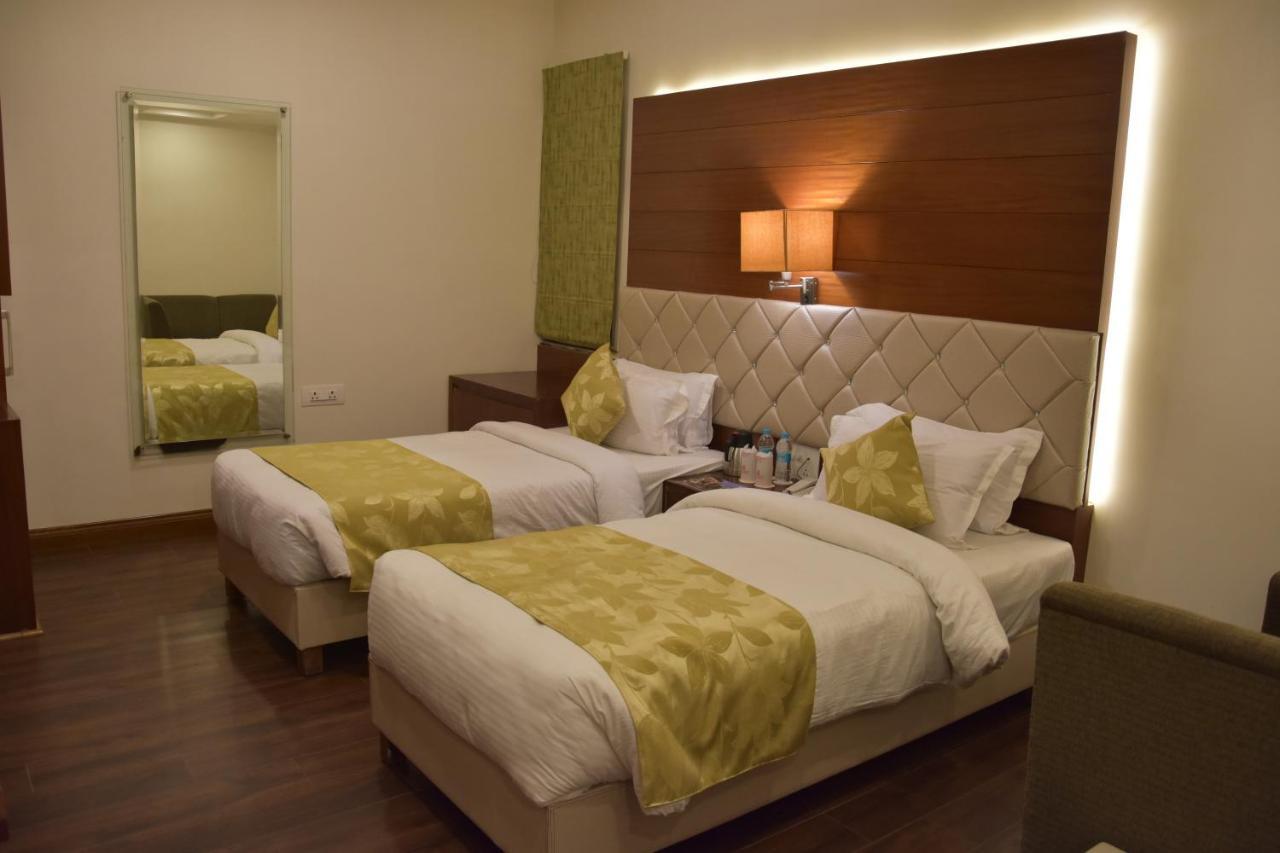 Hotel Meadows Varanasi Exterior foto